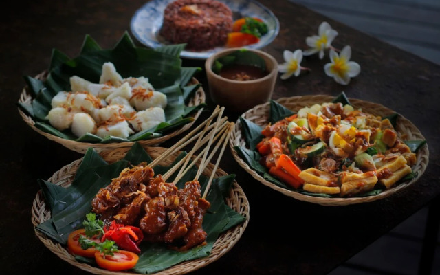 Splendid Private Villa, 4 BR, Canggu With Staff