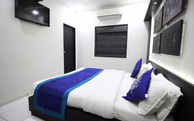 OYO 1319 Hotel Paramount Inn