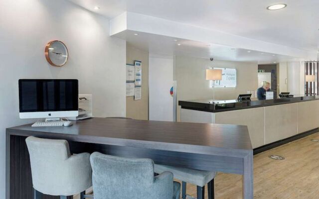 Holiday Inn Express Leigh - Sports Village