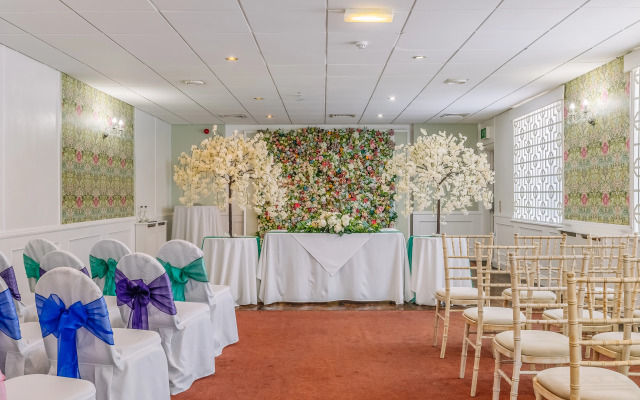 Muthu Westcliff Hotel (Near London Southend Airport)