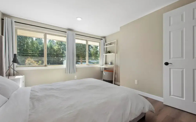 Stylish & Spacious Retreat in Downtown Bellevue