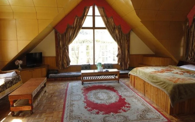 Chandermukhi Cottages