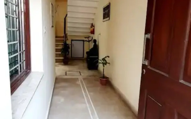 Goroomgo Noida Royal Residency