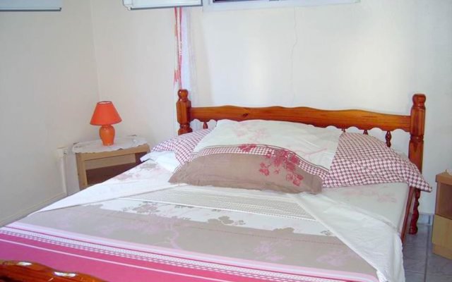 House With 2 Bedrooms in Deshaie, With Wonderful Mountain View, Enclosed Garden and Wifi