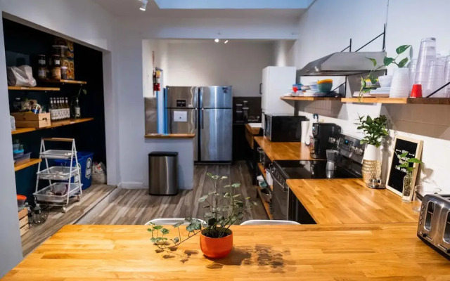 Santurcia Hostel - Adults Only
