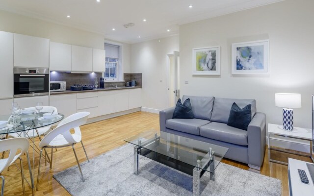 Stylish Apartment set in Victorian Red Brick