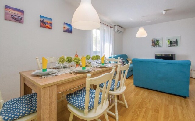 Amazing Apartment in Splitska With 3 Bedrooms and Wifi