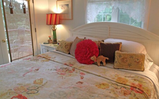 Inn to the Woods B&B