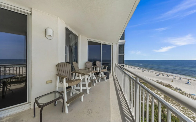 Palacio Condos by Hosteeva