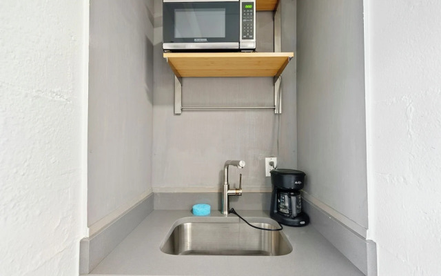 Chic City Retreat 93H