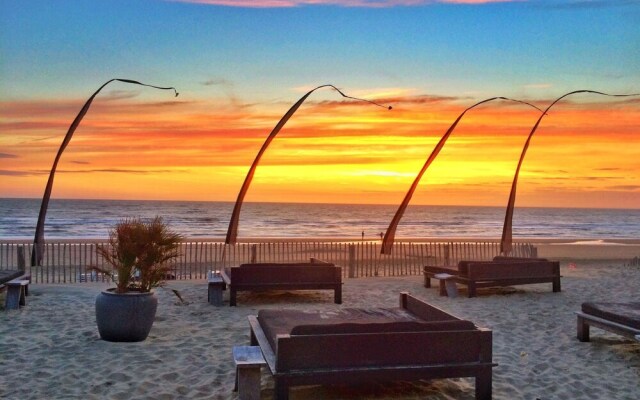 Trendy Lodge With two Bathrooms Near the Sea