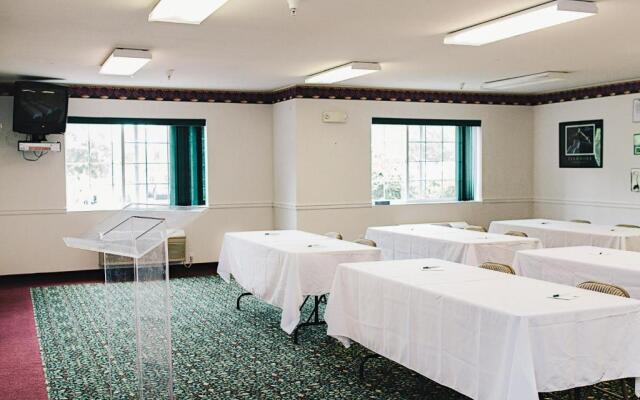 FairBridge Inn & Suites Dupont