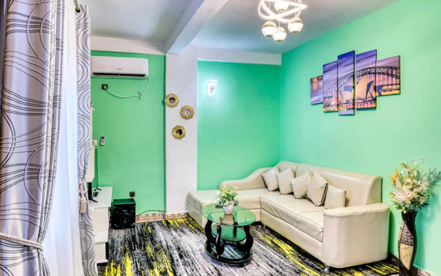 Beautiful- 1 Bedroom Apartment - Parking on site