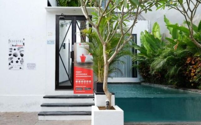 RedDoorz @ Jalan Raya Semat Canggu