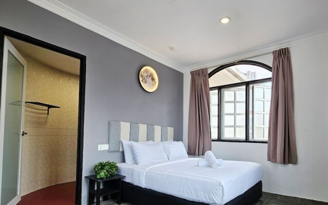 Luna Hotel by Moonknight