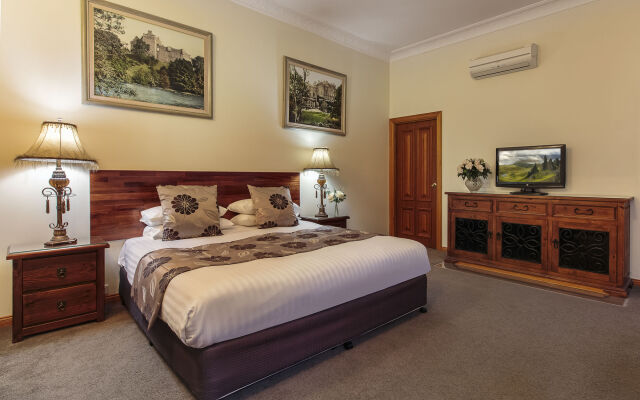 Mt Tamborine Stonehaven Boutique Hotel