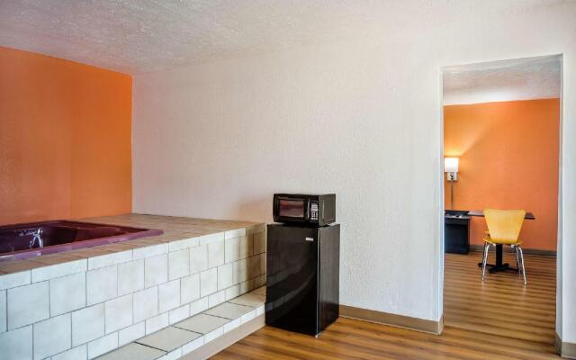 Motel 6 Opelika, AL