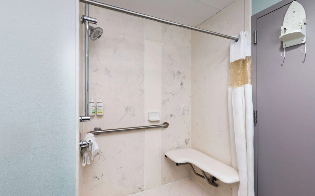 Baymont by Wyndham Creedmoor