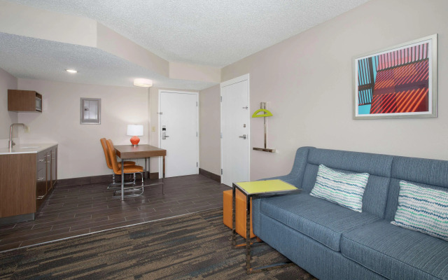 Hampton Inn & Suites Kansas City-Merriam