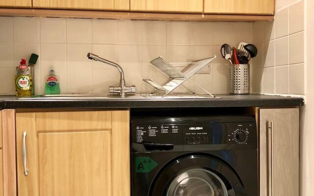 2 Bedroom Flat Near Leith