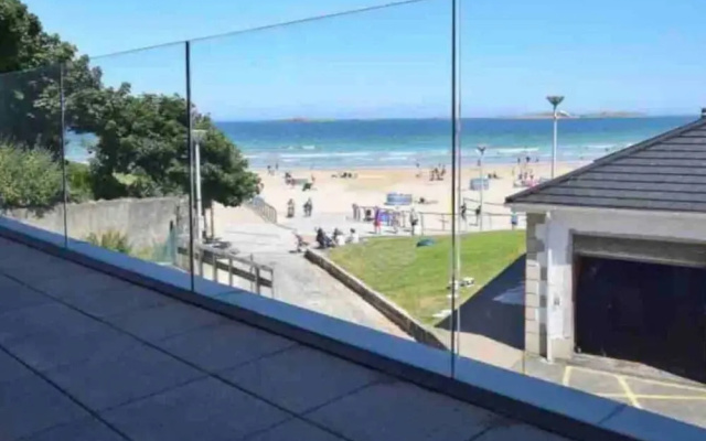 No2 Sandy Bay , Luxury Beachfront Apartment