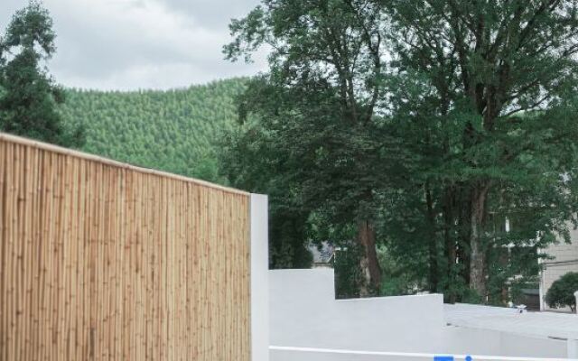 Apricot SENSE. Aesthetic Design of Mogan Mountain Residence