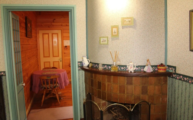 Ambrose Cottage Front Apt