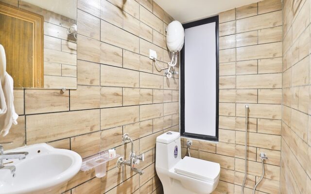 OYO 11072 Hotel Kajri Residency