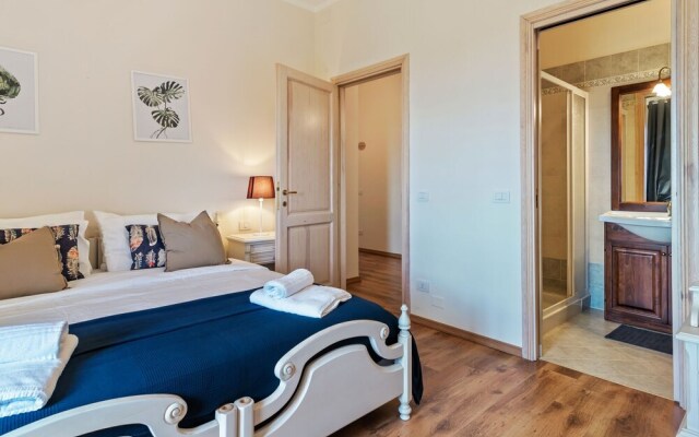 Exotic Villa in Sinalunga With Swimming Pool