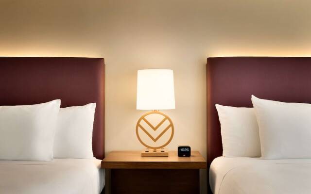 Hilton Phoenix Suites