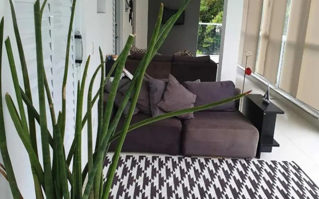 Casa com piscina e churrasqueira em Massaguaçu SP