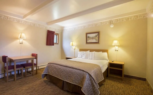 Glenwood Springs Cedar Lodge