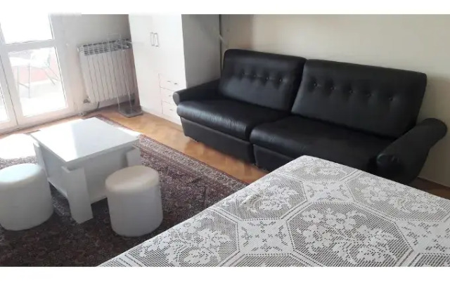Apartment & Rooms House with Garden