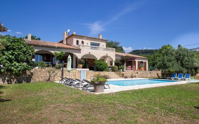 Premium Villa in Ollioules with Swimming Pool
