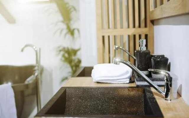 Dolphin Suites Hotel