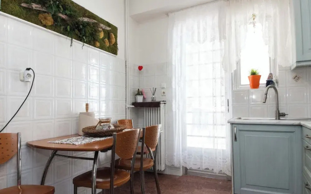 Urban Cosy 2 Bd Apt Near Metro w Balcony