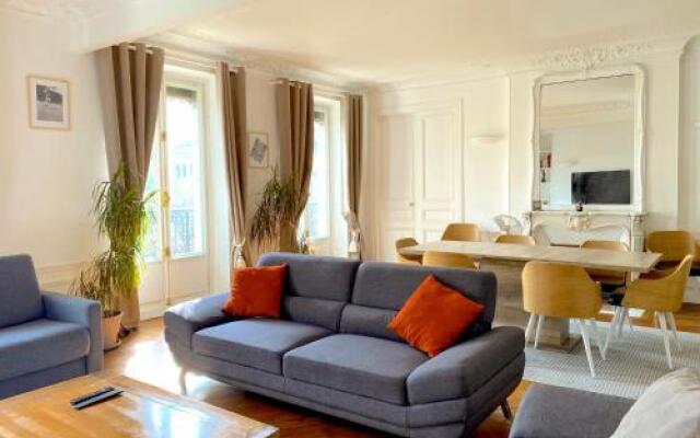 Marvellous Sunbathed 3BR at the heart of Paris