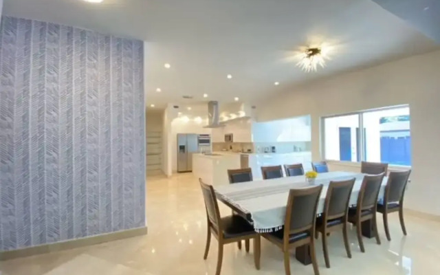 Elegant Home With Heated Pool