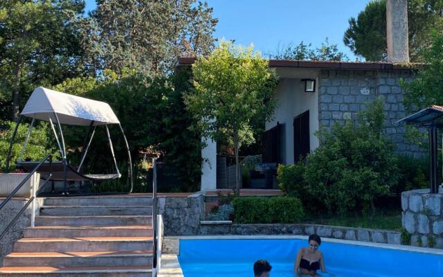 Villetta con piscina 10 posti letto Scario