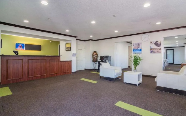Plano Inn & Suites