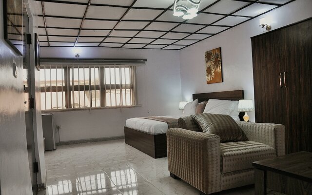 Jolie Suites