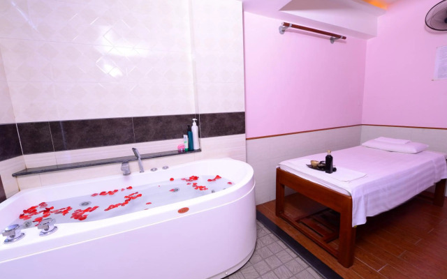 Blue Hanoi Inn Luxury Hotel