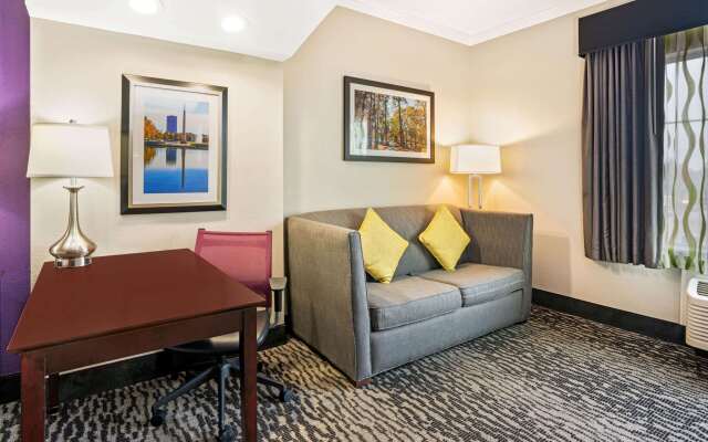 La Quinta Inn & Suites by Wyndham Houston - Magnolia