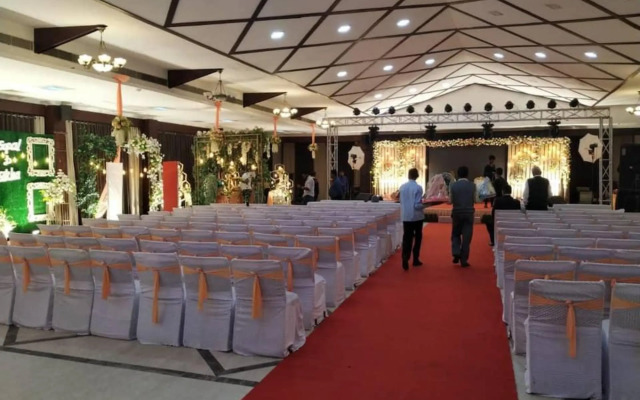 OYO Room Near Cosmos Mall