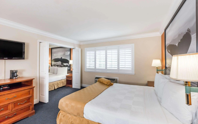Aura Inn Monterey