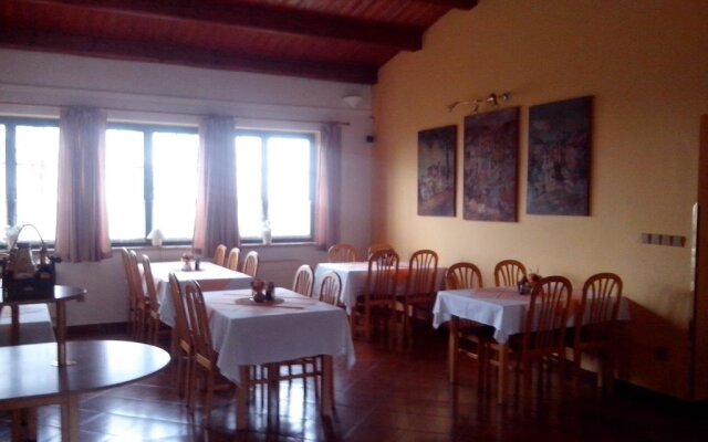 Restaurant a Pension u Hradu