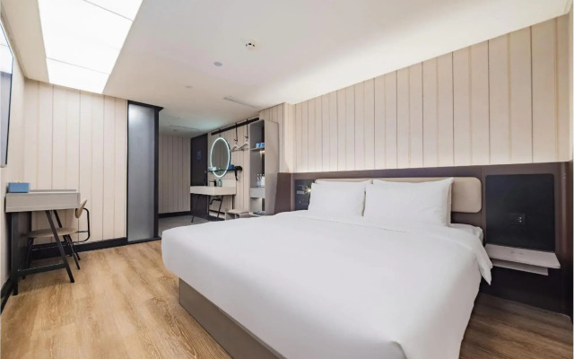 ibis Chengdu Yongfeng Hotel