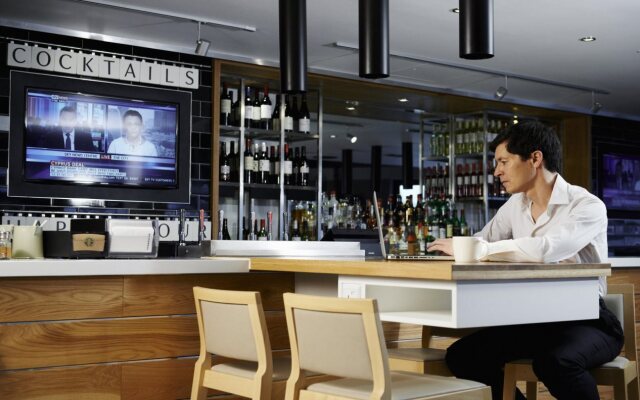 Holiday Inn London Brentford Lock by IHG