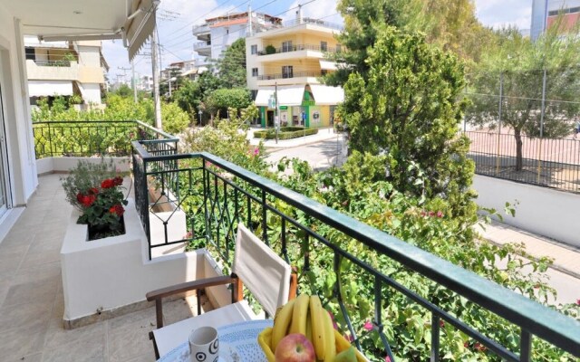 Family Apartment at Glyfada Close to the Beach