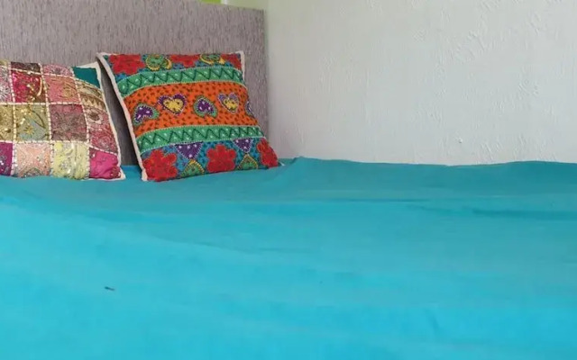 Room in Guest Room - Cozy Double Room in Leicester